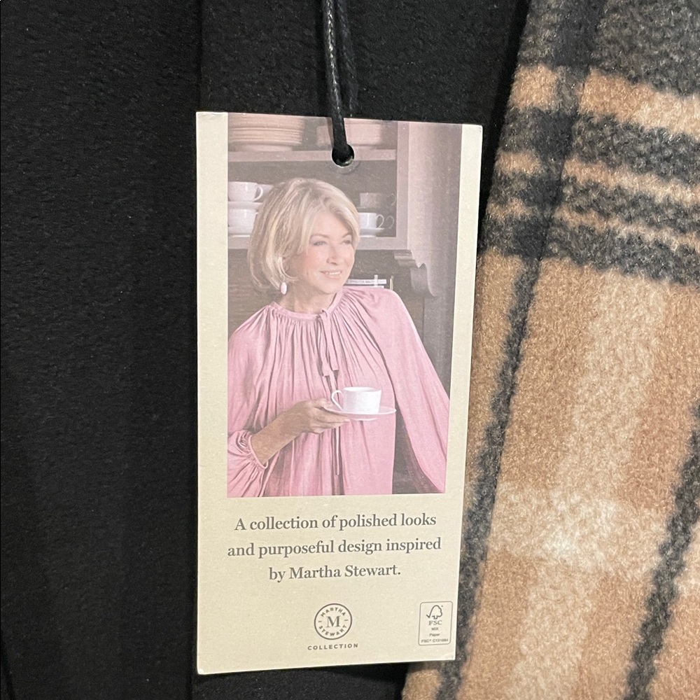 Martha Stewart Collection Black & Tan Cape - Picture 4 of 8